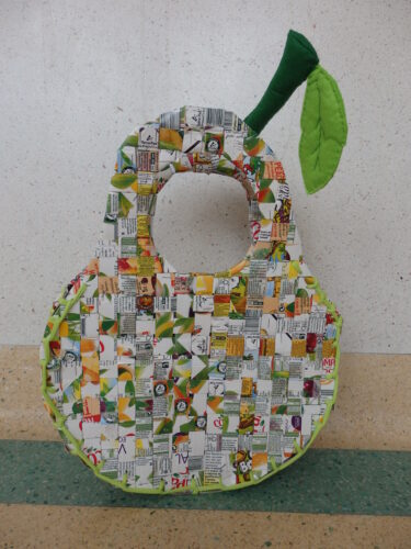 Fruta-saco construída com as embalagens tetra-pak